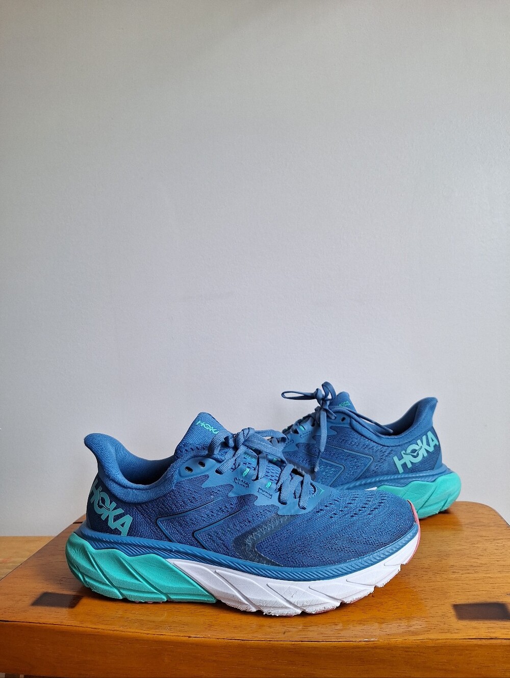 Hoka Arahi 5 Women's Vallarta Blue / Atlantis Size 9B - Picture 2 of 15